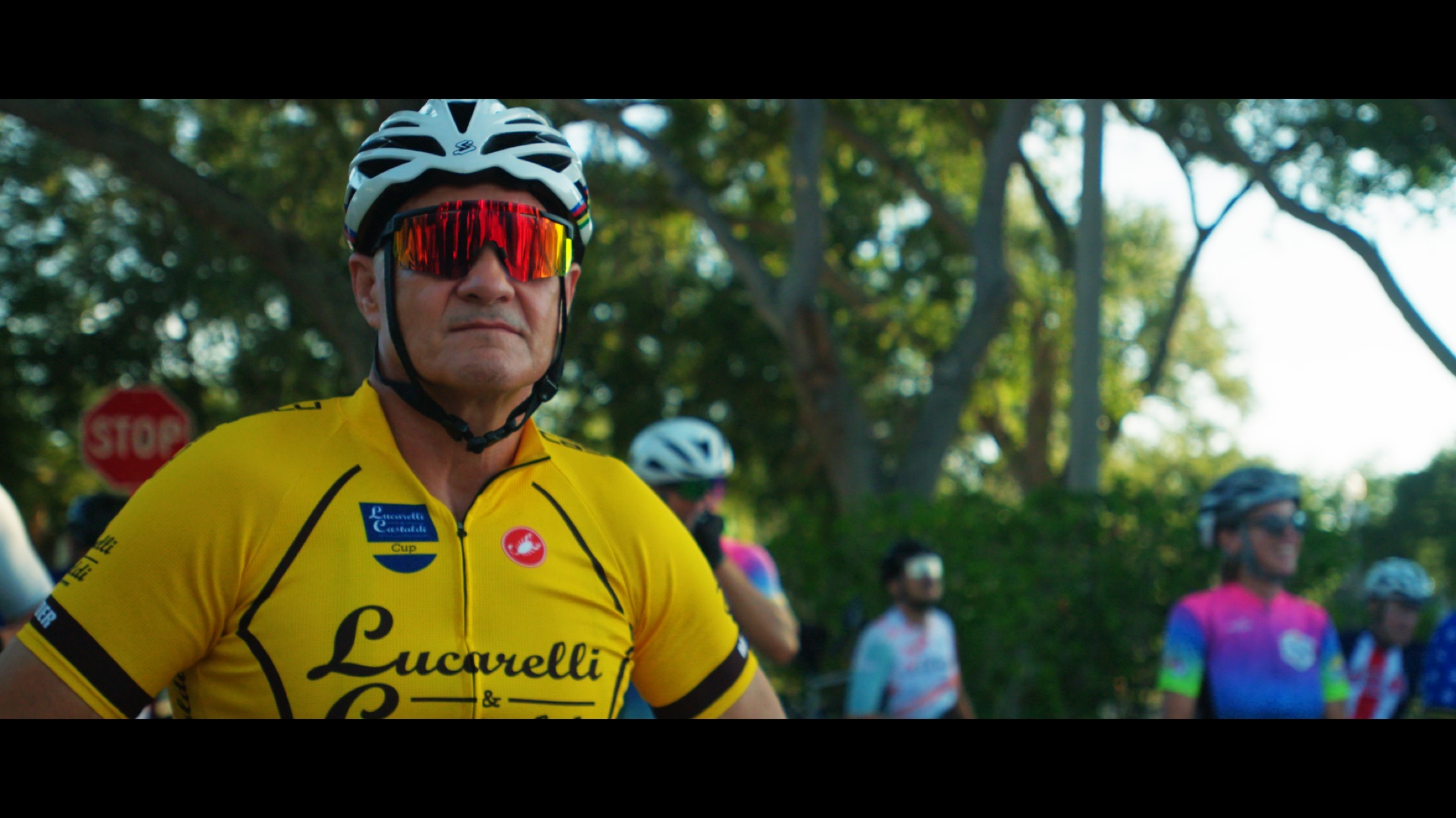 A quiet moment with riders before the route continues.